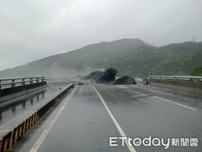 馬太鞍溪橋完工將滿6年慘遭沖毀 公路局晚間再封花蓮大橋