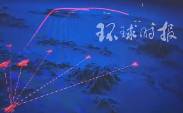 ▲▼長春航空中曝光殲-20S和數架殲-20、無人機組成編隊對抗假想敵，獲得數據的殲-20S指揮殲-20使用遠程空空導彈擊落敵預警機。（圖／翻攝自環球時報）