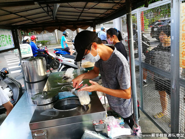 ▲▼桃園小吃「橋下阿泰豆花」鄰近桃園火車站、桃園後站，桃鶯路橋下豆花三輪車豆花攤。（圖／記者蘇相云攝）