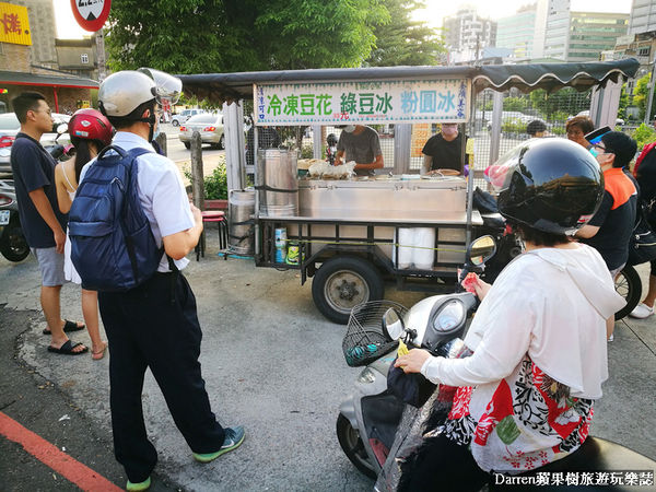 ▲▼桃園小吃「橋下阿泰豆花」鄰近桃園火車站、桃園後站，桃鶯路橋下豆花三輪車豆花攤。（圖／記者蘇相云攝）