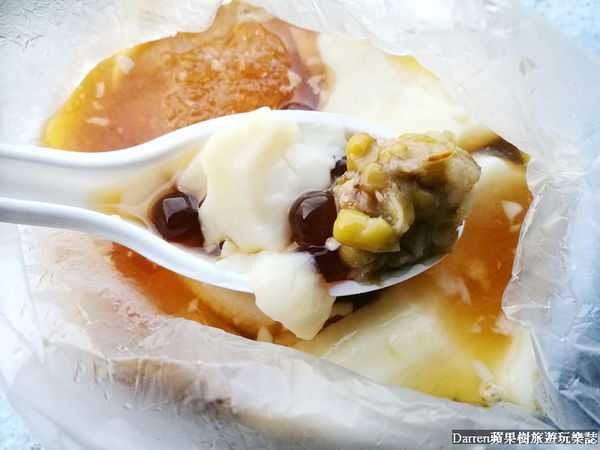 ▲▼桃園小吃「橋下阿泰豆花」鄰近桃園火車站、桃園後站，桃鶯路橋下豆花三輪車豆花攤。（圖／記者蘇相云攝）