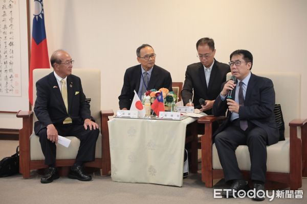 ▲日本金澤市議會議長前誠一率團拜會台南市長黃偉哲，雙方就文化與教育交流深入對談。（記者林東良翻攝，下同）