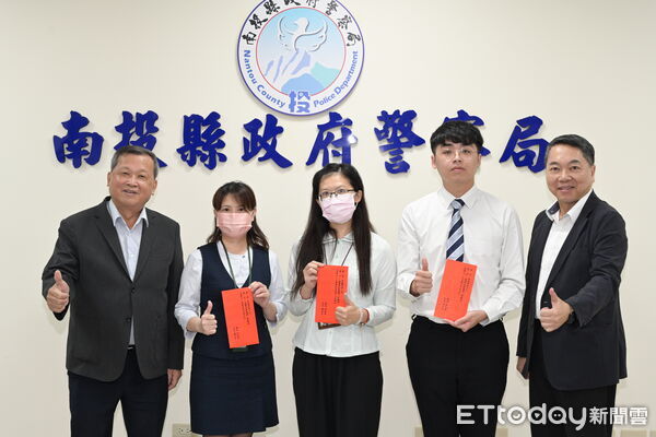 ▲南投縣副縣長王瑞德頒發114年7至8月績優金融機構獎項。（圖／記者高堂堯翻攝，下同）