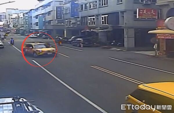 ▲▼許姓男子駕駛計程車，行經山東街時欲向左迴轉，卻與後方直行的林姓女騎士發生擦撞，造成林女手部擦傷，自行就醫。（圖／記者吳世龍翻攝）