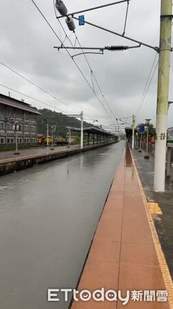 ▲馬太鞍溪上游堰塞湖溢流，洪水沖入光復市區導致嚴重災情。（圖／記者黃彥傑翻攝）