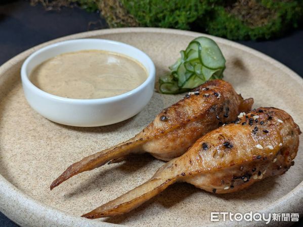 ▲子瑜最愛同款素食生魚片登台　嵩與《黑白大廚》林熙元合推6道菜色。（圖／記者黃士原攝）