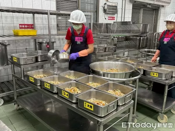 ▲台南市自編近6億元預算，確保營養午餐持續使用國產「三章一Q」食材。（記者林東良翻攝，下同）