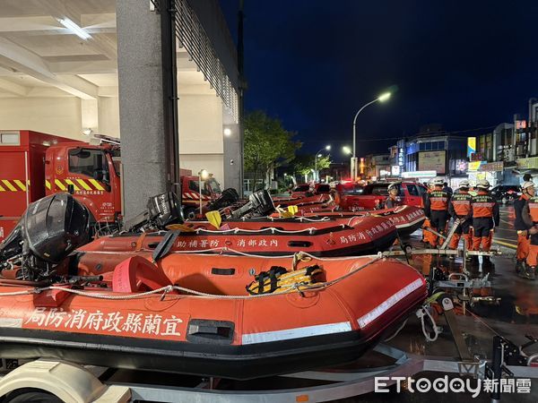 ▲▼花蓮堰塞湖溢流，宜蘭縣派人前往救援。（圖／記者游芳男翻攝）