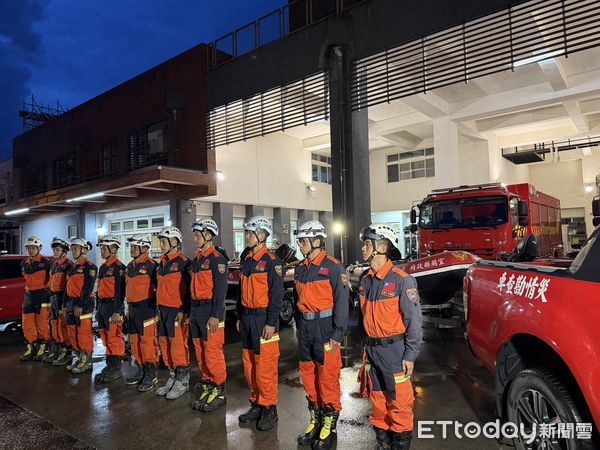 ▲▼花蓮堰塞湖溢流，宜蘭縣派人前往救援。（圖／記者游芳男翻攝）