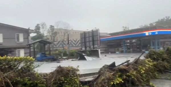 ▲▼空拍畫面曝光！花蓮光復鄉街道被洪水淹沒，義消全力搶救。（圖／花蓮特搜義消蔡哲文提供）