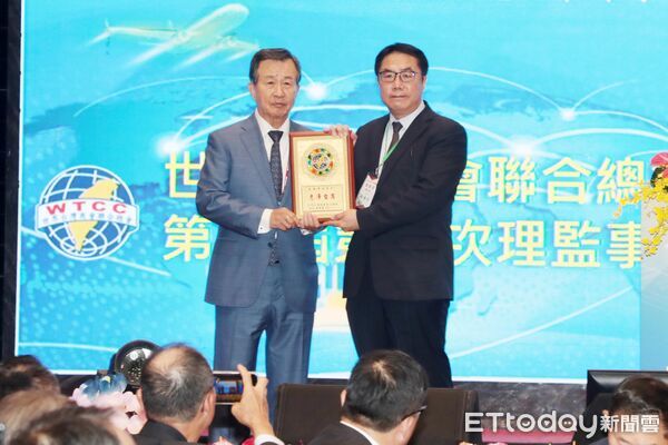 ▲晚宴貴賓雲集，國策顧問謝美香、世界台灣商會聯合總會總會長吳光宜、賴清德總統、台南市長黃偉哲、僑委會委員長徐佳青（左起）均出席盛會。（圖／記者林東良翻攝，下同）