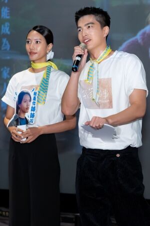 ▲電影《我家的事》主演（左起）演員高伊玲、黃珮琪、曾敬驊、藍葦華，日前「全家出動」和影迷相見歡。（圖／牽猴子提供）