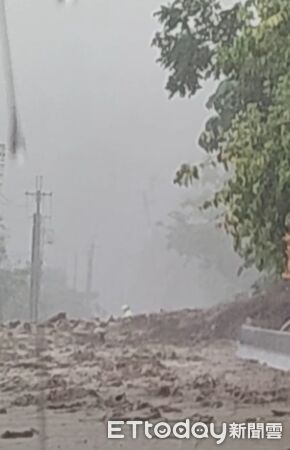 ▲▼台東初鹿往鹿野土石流。（圖／邱志成提供）