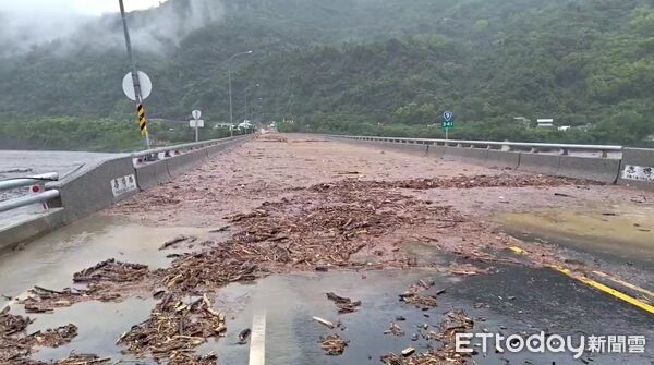 ▲▼鹿鳴橋封橋。（圖／記者黃彥傑翻攝)