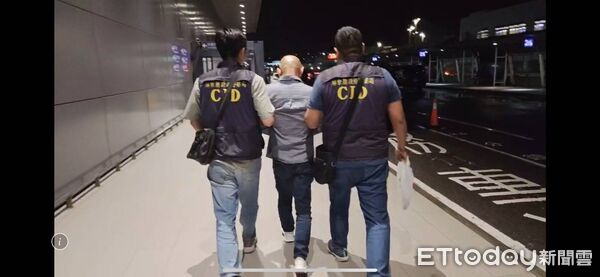 ▲局長甘炎民慰問東港警方查獲馬來西亞籍車手有功人員。（圖／記者陳崑福翻攝）