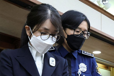 南韓憲政史首例！金建希以「前第一夫人」身分出庭　不法所得破10億