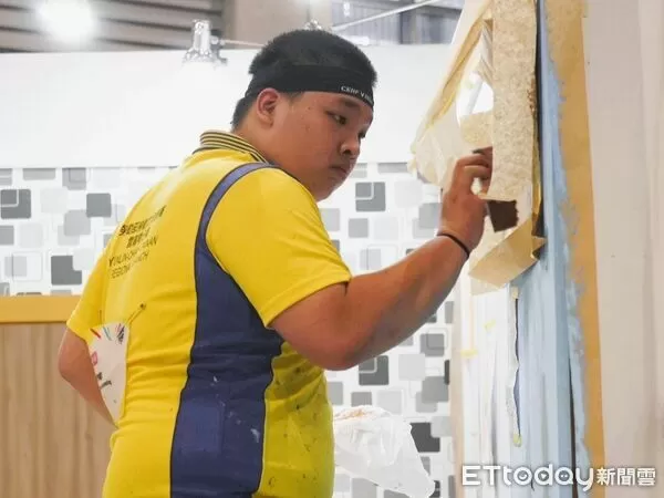 ▲雲嘉南分署培訓的洪錦瑋，將代表台灣出戰2025亞洲技能競賽漆作裝潢職類。（記者林東良翻攝，下同）