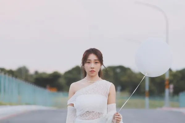 ▲▼艾薇新歌寄託對阿公的思念與溫柔祝福。（圖／原音娛樂提供）