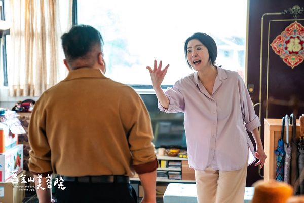 ▲董至成在《舊金山美容院》與李芳雯飾演夫妻。（圖／TVBS提供）