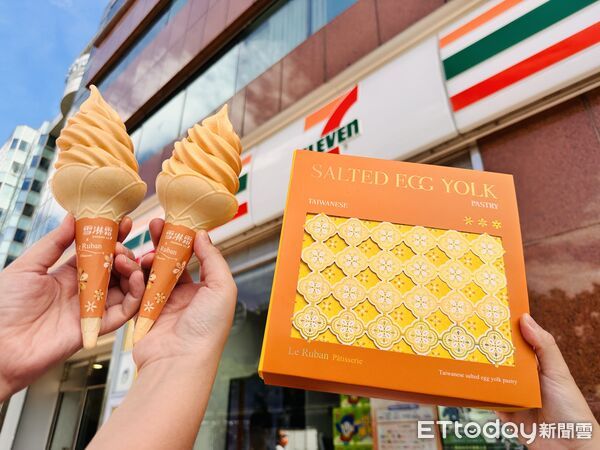 ▲▼7-11聯名法朋推出「蛋黃酥霜淇淋」，同步還有思樂冰優惠。（圖／記者林育綾攝）