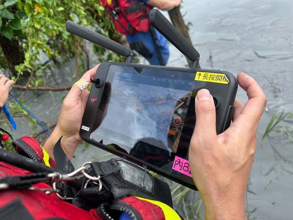 ▲▼台北搜救隊全力支援花蓮救災。（圖／翻攝自Facebook／蔣萬安）