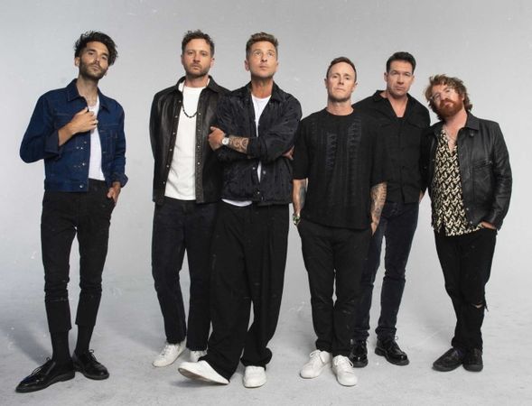 ▲共和世代（OneRepublic）小巨蛋外牆「霸氣剪影」引熱議。（圖／ Live Nation Taiwan提供）