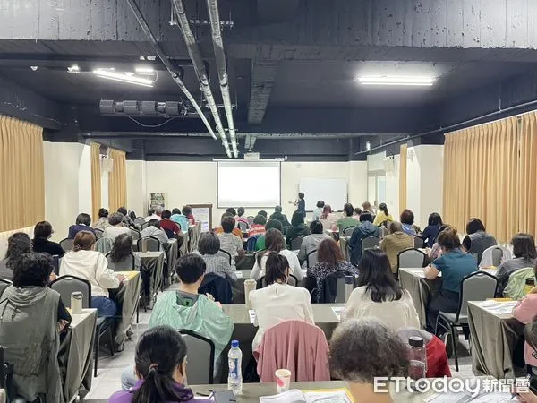 ▲台南市勞工局於關子嶺富野溫泉會館舉辦女性工會幹部研習營，邀請專業講師授課，增進幹部性別平等與會務專業能力。（記者林東良翻攝，下同）