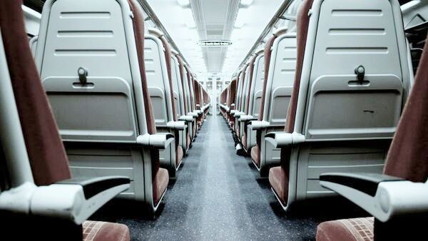 ▲林姓男子去年7月間搭乘國籍航空返台，過程中調整座椅時往後傾倒，造成後座乘客頭部受傷併發腦震盪之傷害。（示意圖／取自免費圖庫Unsplash）