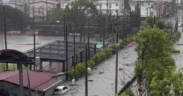 花蓮光復鄉一名90多歲李姓阿嬤因長期臥床，在堰塞湖溢流引發洪水時受困家中，泡在水中超過16小時，今早全身泥濘獲救，奇蹟生還。（圖／報系資料照）