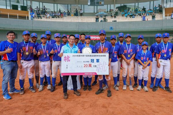 ▲桃園盃／歐子喬關鍵長打帶動得分大局　新明國中A豪取賽會十連霸。（圖／桃園市桃園盃全國四級棒球錦標賽提供，下同）