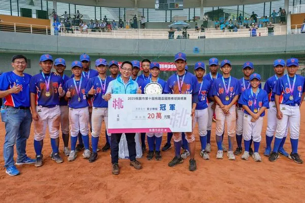 ▲桃園盃／歐子喬關鍵長打帶動得分大局　新明國中A豪取賽會十連霸。（圖／桃園市桃園盃全國四級棒球錦標賽提供，下同）