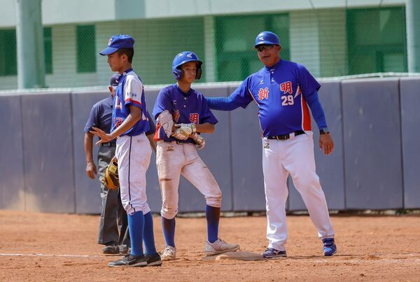 ▲桃園盃／歐子喬關鍵長打帶動得分大局　新明國中A豪取賽會十連霸。（圖／桃園市桃園盃全國四級棒球錦標賽提供，下同）