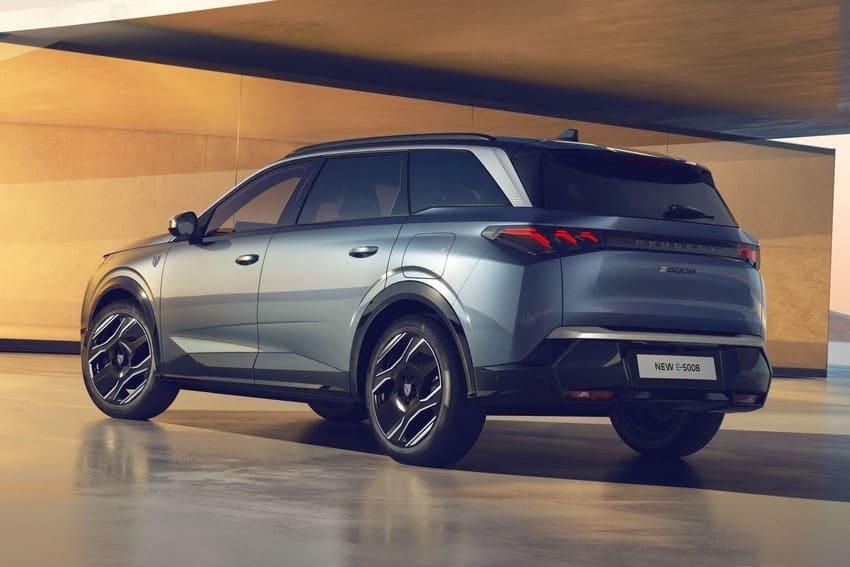 ▲Peugeot全新E-5008意外曝光！暗示台灣將有導入規劃。（圖／翻攝自保發中心）