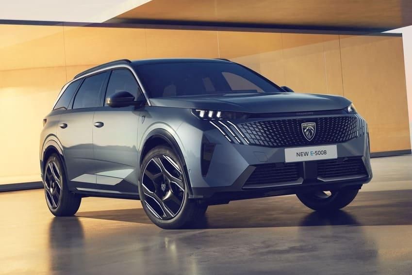 ▲Peugeot全新E-5008意外曝光！暗示台灣將有導入規劃。（圖／翻攝自保發中心）