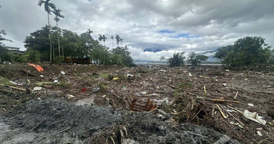 外媒直擊花蓮慘況：如海嘯襲村！　堰塞湖潰堤「居民爬屋逃生」