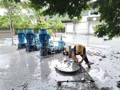 堰塞湖溢堤!台水急調13台送水車、搶修設備 光復鄉逐步恢復供水
