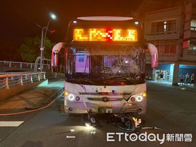 苗栗重大車禍！國光號搶黃燈猛撞機車　深夜去撞球2男大生雙亡