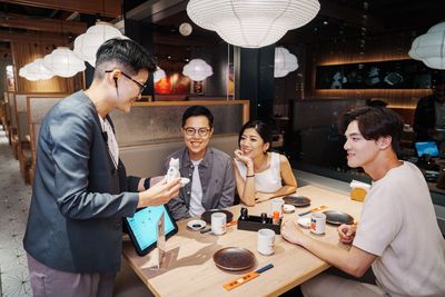 今年中秋最潮聚餐！「貓將壽司」炙燒絢彩海鮮丼、A5和牛握壽司「烤」出新意　搭配101夜景太犯規
