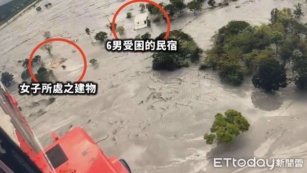 ▲搜救人員稍早於馬太鞍溪救出受困的6男1女