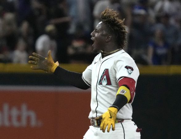 ▲響尾蛇佩爾多莫（Geraldo Perdomo）賽後透露在壘上「向大谷討禮物」。（圖／達志影像／美聯社）