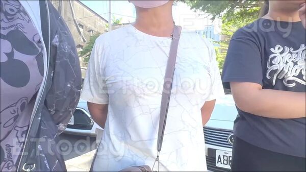 ▲▼吳男母親(白衣)表示，至今都未看到起火的鋰電池工廠負責人，應該要出來面對。（圖／記者陳以昇攝）