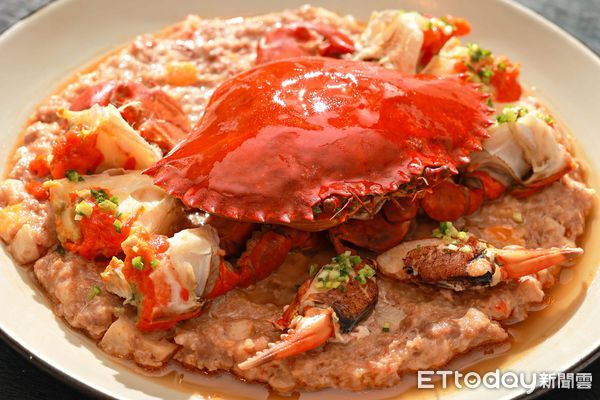 ▲晶華軒「膏蟹馬蹄蒸肉餅」。（圖／記者晶華提供）