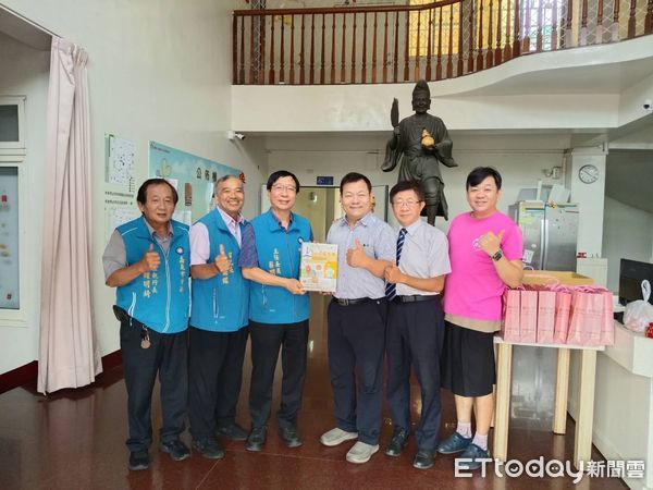 ▲▼    國民黨基金會關懷弱勢 朱立倫：讓社會充滿溫暖   。（圖／國民黨嘉義縣黨部提供）