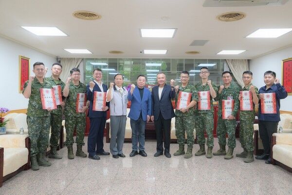 ▲桃園市議會秋節勞軍