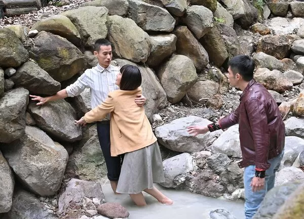 ▲《寶島西米樂 傳承》何宜珊、盧彥澤、王盈凱陷入三角戀。（圖／台視提供）