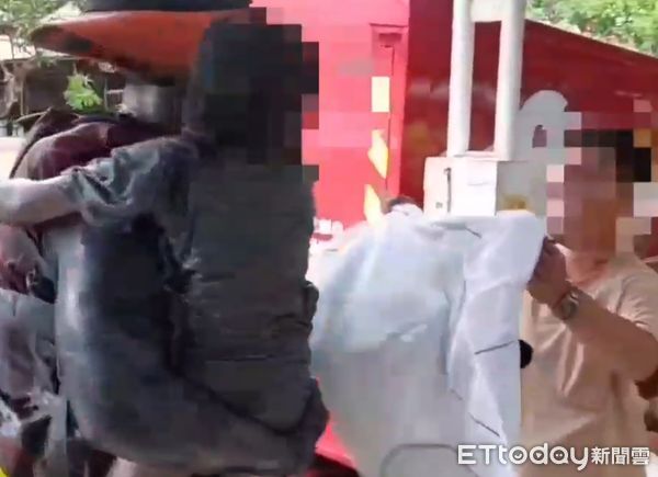 ▲▼花蓮光復6歲女童找到了！身陷泥沙中獲救。（圖／記者陳崑福翻攝）