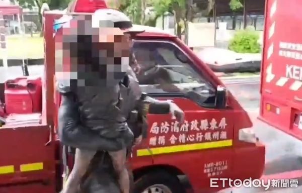 ▲▼花蓮光復6歲女童找到了！身陷泥沙中獲救。（圖／記者陳崑福翻攝）