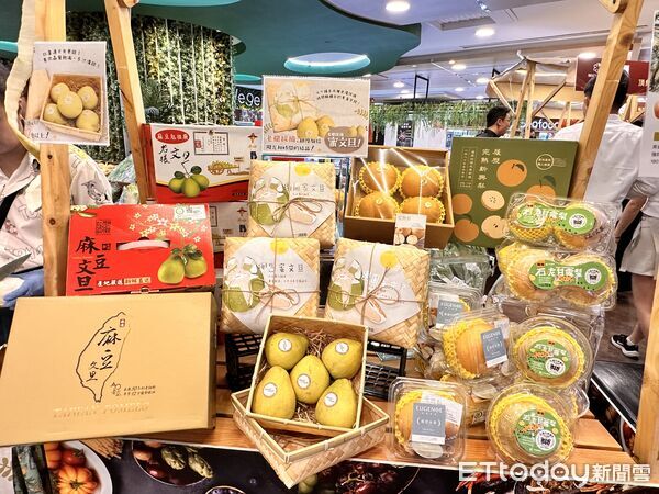 ▲▼Mia c`bon中秋商品，集結水果、蔬菜、肉品、禮盒等。（圖／記者林育綾攝）
