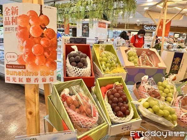▲▼Mia c`bon中秋商品，集結水果、蔬菜、肉品、禮盒等。（圖／記者林育綾攝）