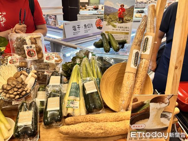 ▲▼Mia c`bon中秋商品，集結水果、蔬菜、肉品、禮盒等。（圖／記者林育綾攝）